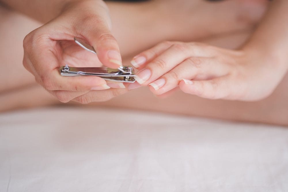 cách lấy mẫu móng tay xét nghiệm adn